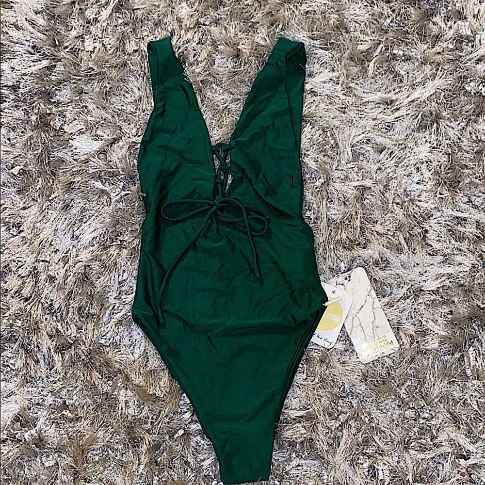 One piece swimsuit 🤗